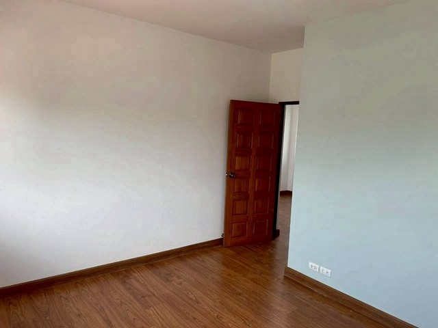 ประกาศฟรี! ซื้อ-ขาย-เช่า คอนโด บ้าน ทาวน์โฮม ที่ดิน และพื้นที่เชิงพาณิชย์ทั่วประเทศไทย ทุกทำเล ทุกงบประมาณ ไม่มีค่าใช้จ่าย ลงง่าย ขายไว เข้าถึงผู้ซื้อโดยตรง 5 248516pic4.jpg