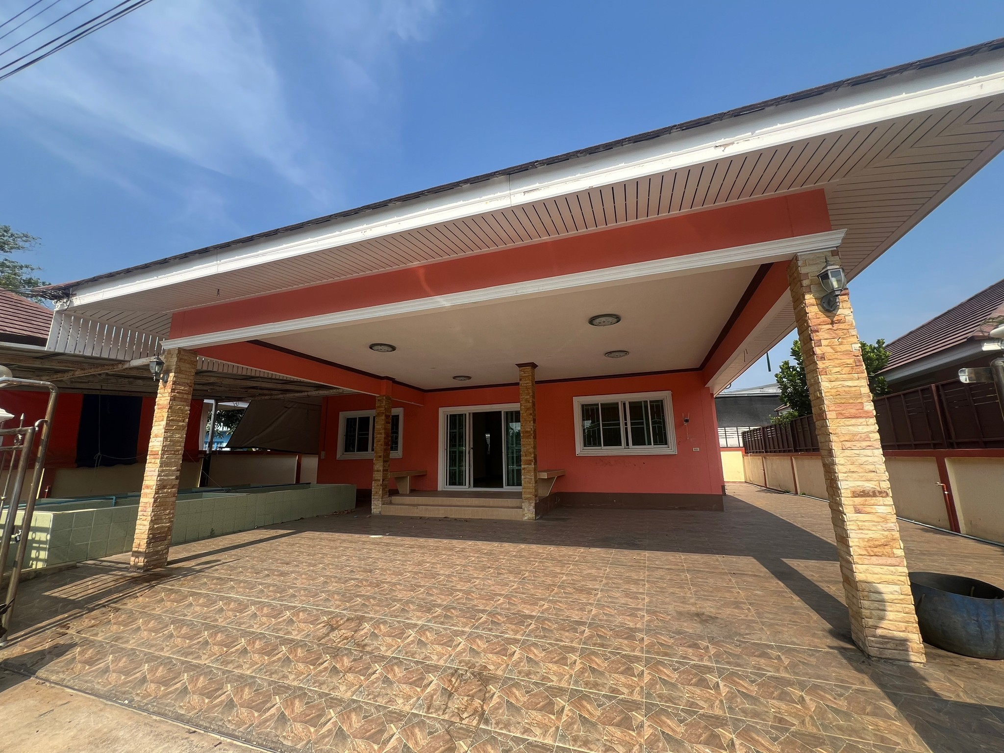 ประกาศฟรี! ซื้อ-ขาย-เช่า คอนโด บ้าน ทาวน์โฮม ที่ดิน และพื้นที่เชิงพาณิชย์ทั่วประเทศไทย ทุกทำเล ทุกงบประมาณ ไม่มีค่าใช้จ่าย ลงง่าย ขายไว เข้าถึงผู้ซื้อโดยตรง 2 247835pic1.jpg