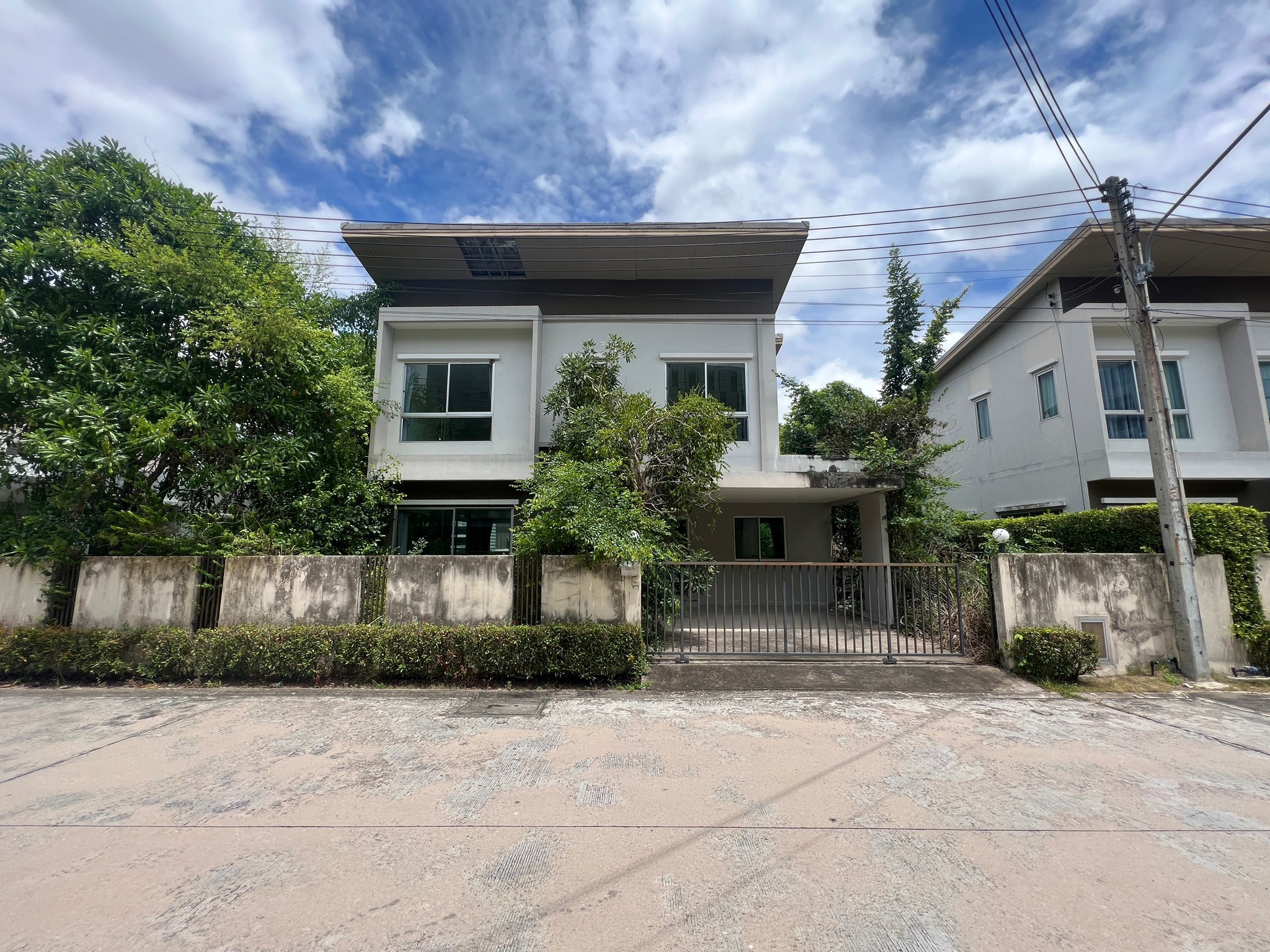 ประกาศฟรี! ซื้อ-ขาย-เช่า คอนโด บ้าน ทาวน์โฮม ที่ดิน และพื้นที่เชิงพาณิชย์ทั่วประเทศไทย ทุกทำเล ทุกงบประมาณ ไม่มีค่าใช้จ่าย ลงง่าย ขายไว เข้าถึงผู้ซื้อโดยตรง 2 247772pic1.jpg