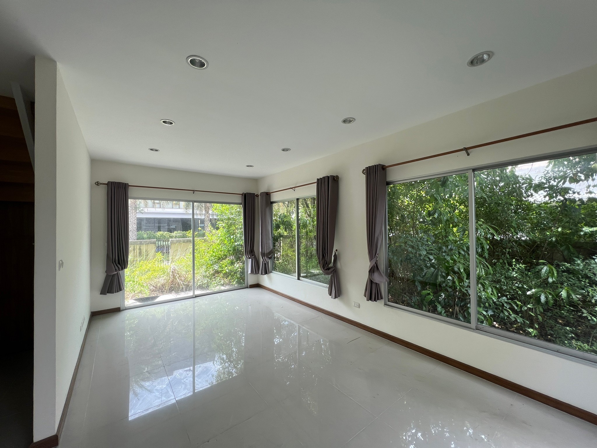 ประกาศฟรี! ซื้อ-ขาย-เช่า คอนโด บ้าน ทาวน์โฮม ที่ดิน และพื้นที่เชิงพาณิชย์ทั่วประเทศไทย ทุกทำเล ทุกงบประมาณ ไม่มีค่าใช้จ่าย ลงง่าย ขายไว เข้าถึงผู้ซื้อโดยตรง 3 247772pic2.jpg