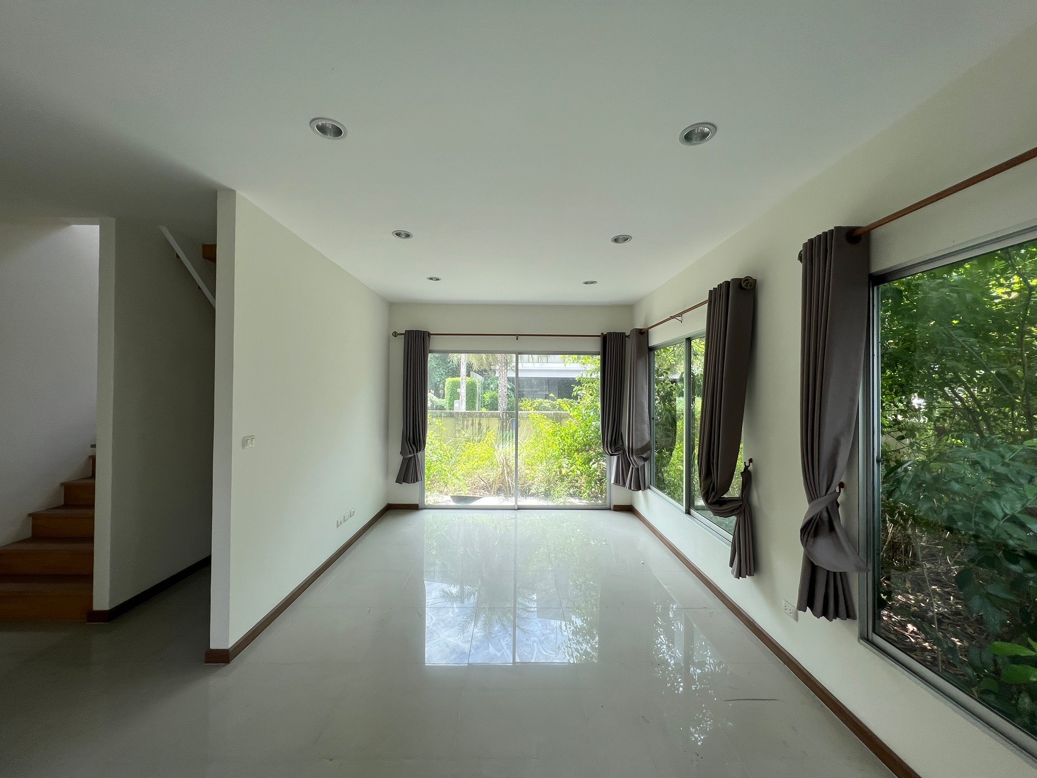 ประกาศฟรี! ซื้อ-ขาย-เช่า คอนโด บ้าน ทาวน์โฮม ที่ดิน และพื้นที่เชิงพาณิชย์ทั่วประเทศไทย ทุกทำเล ทุกงบประมาณ ไม่มีค่าใช้จ่าย ลงง่าย ขายไว เข้าถึงผู้ซื้อโดยตรง 5 247772pic4.jpg