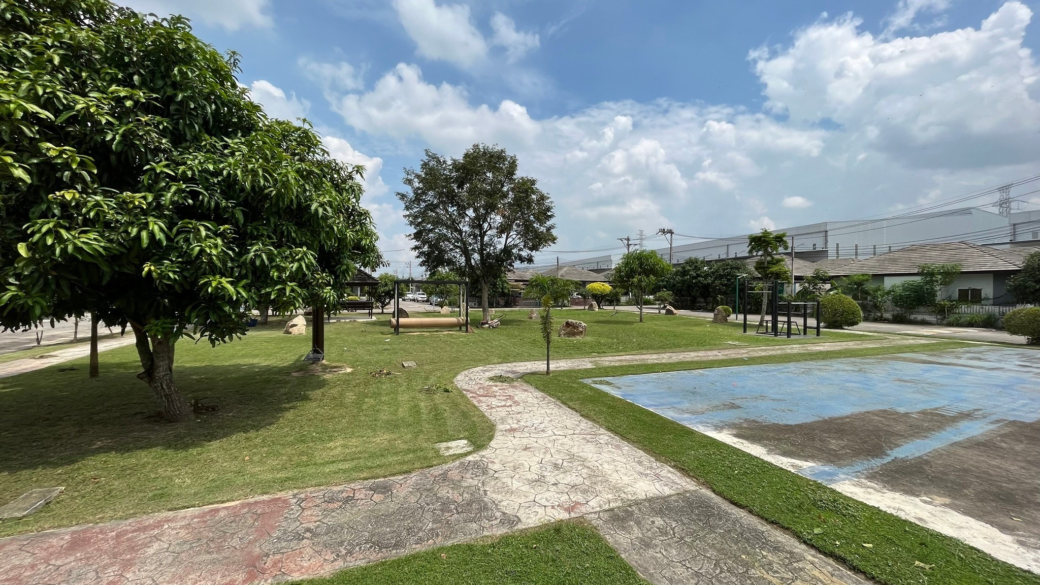 ประกาศฟรี! ซื้อ-ขาย-เช่า คอนโด บ้าน ทาวน์โฮม ที่ดิน และพื้นที่เชิงพาณิชย์ทั่วประเทศไทย ทุกทำเล ทุกงบประมาณ ไม่มีค่าใช้จ่าย ลงง่าย ขายไว เข้าถึงผู้ซื้อโดยตรง 3 247767pic2.jpg