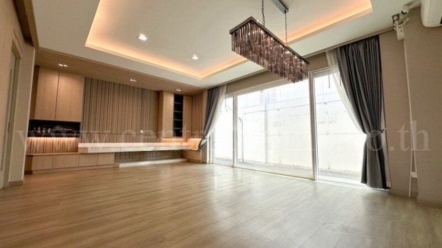 ประกาศฟรี! ซื้อ-ขาย-เช่า คอนโด บ้าน ทาวน์โฮม ที่ดิน และพื้นที่เชิงพาณิชย์ทั่วประเทศไทย ทุกทำเล ทุกงบประมาณ ไม่มีค่าใช้จ่าย ลงง่าย ขายไว เข้าถึงผู้ซื้อโดยตรง 4 243182pic3.jpg