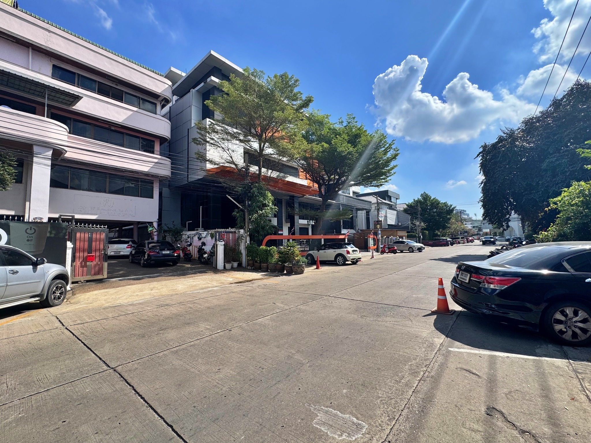 ประกาศฟรี! ซื้อ-ขาย-เช่า คอนโด บ้าน ทาวน์โฮม ที่ดิน และพื้นที่เชิงพาณิชย์ทั่วประเทศไทย ทุกทำเล ทุกงบประมาณ ไม่มีค่าใช้จ่าย ลงง่าย ขายไว เข้าถึงผู้ซื้อโดยตรง 4 248859pic3.jpg