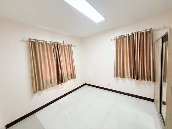 ประกาศฟรี! ซื้อ-ขาย-เช่า คอนโด บ้าน ทาวน์โฮม ที่ดิน และพื้นที่เชิงพาณิชย์ทั่วประเทศไทย ทุกทำเล ทุกงบประมาณ ไม่มีค่าใช้จ่าย ลงง่าย ขายไว เข้าถึงผู้ซื้อโดยตรง 5 511046pic4.jpg