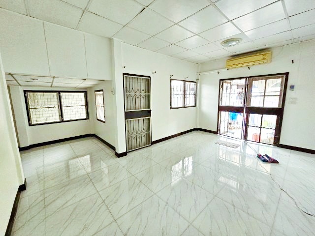 ประกาศฟรี! ซื้อ-ขาย-เช่า คอนโด บ้าน ทาวน์โฮม ที่ดิน และพื้นที่เชิงพาณิชย์ทั่วประเทศไทย ทุกทำเล ทุกงบประมาณ ไม่มีค่าใช้จ่าย ลงง่าย ขายไว เข้าถึงผู้ซื้อโดยตรง 3 248938pic2.jpg