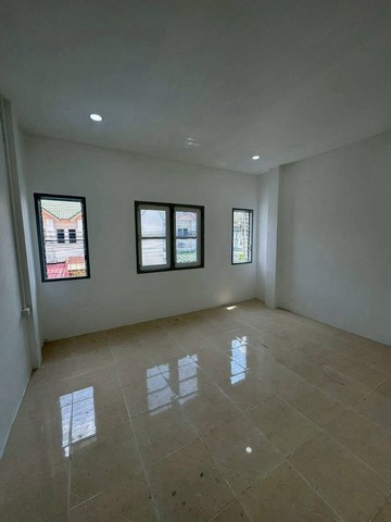 ประกาศฟรี! ซื้อ-ขาย-เช่า คอนโด บ้าน ทาวน์โฮม ที่ดิน และพื้นที่เชิงพาณิชย์ทั่วประเทศไทย ทุกทำเล ทุกงบประมาณ ไม่มีค่าใช้จ่าย ลงง่าย ขายไว เข้าถึงผู้ซื้อโดยตรง 5 295316pic4.jpg