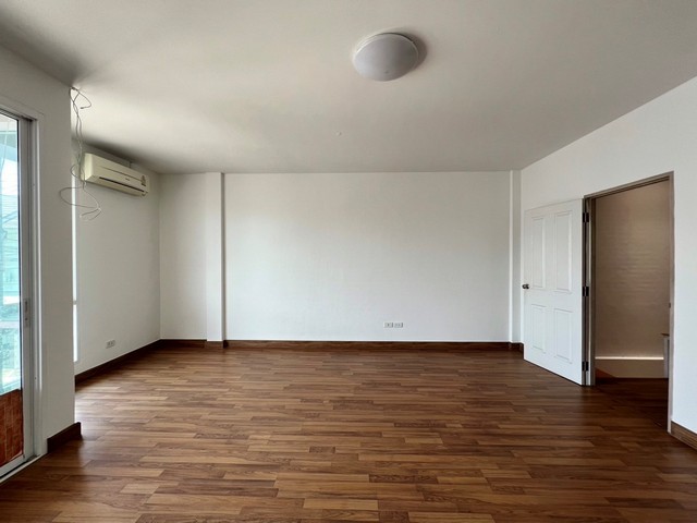 ประกาศฟรี! ซื้อ-ขาย-เช่า คอนโด บ้าน ทาวน์โฮม ที่ดิน และพื้นที่เชิงพาณิชย์ทั่วประเทศไทย ทุกทำเล ทุกงบประมาณ ไม่มีค่าใช้จ่าย ลงง่าย ขายไว เข้าถึงผู้ซื้อโดยตรง 4 249000pic3.jpg