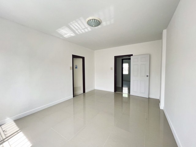 ประกาศฟรี! ซื้อ-ขาย-เช่า คอนโด บ้าน ทาวน์โฮม ที่ดิน และพื้นที่เชิงพาณิชย์ทั่วประเทศไทย ทุกทำเล ทุกงบประมาณ ไม่มีค่าใช้จ่าย ลงง่าย ขายไว เข้าถึงผู้ซื้อโดยตรง 5 248992pic4.jpg