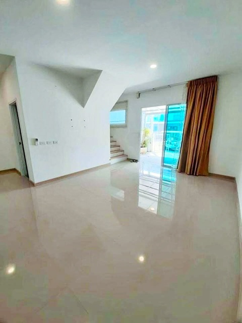 ประกาศฟรี! ซื้อ-ขาย-เช่า คอนโด บ้าน ทาวน์โฮม ที่ดิน และพื้นที่เชิงพาณิชย์ทั่วประเทศไทย ทุกทำเล ทุกงบประมาณ ไม่มีค่าใช้จ่าย ลงง่าย ขายไว เข้าถึงผู้ซื้อโดยตรง 4 313774pic3.jpg