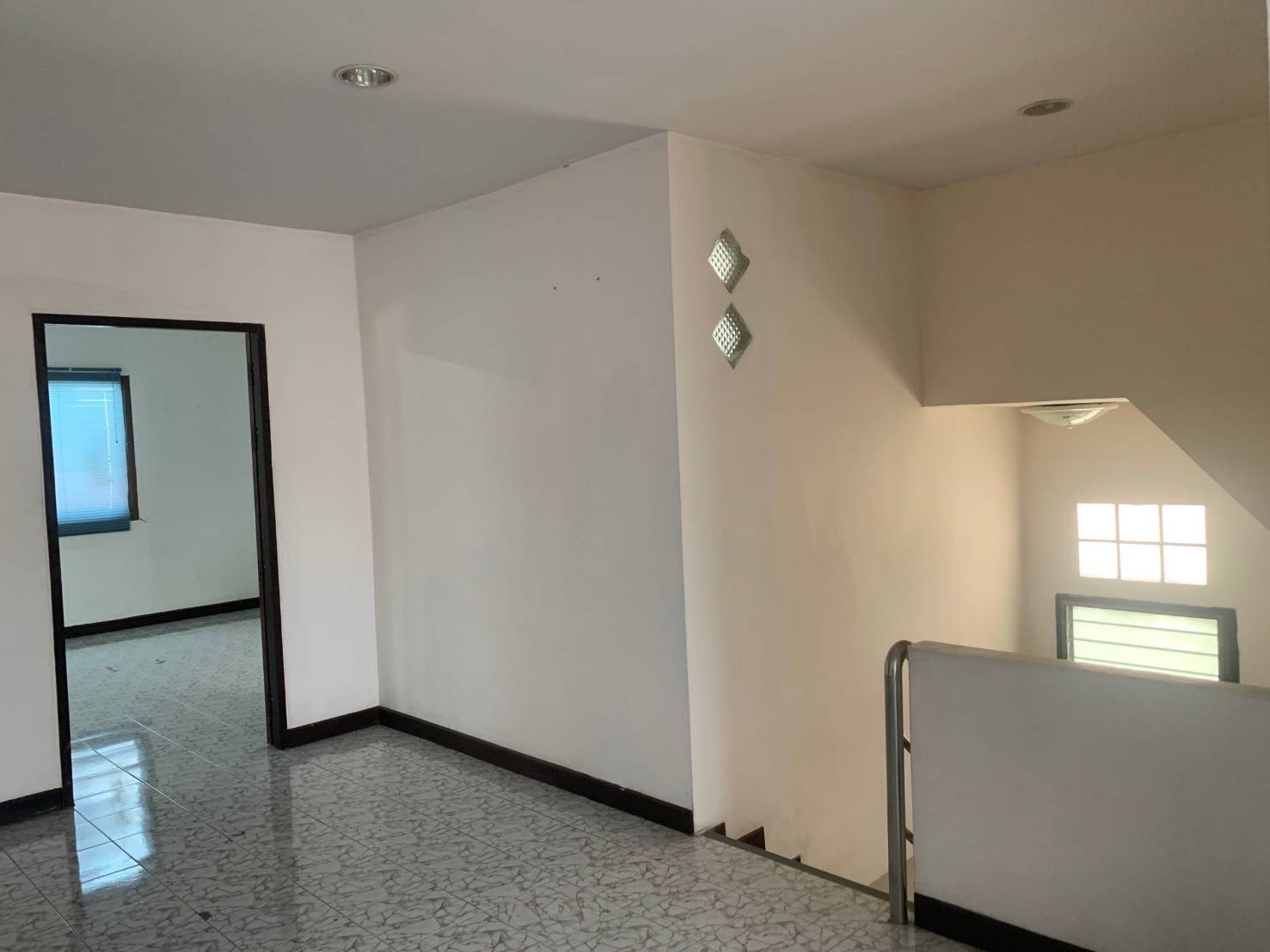 ประกาศฟรี! ซื้อ-ขาย-เช่า คอนโด บ้าน ทาวน์โฮม ที่ดิน และพื้นที่เชิงพาณิชย์ทั่วประเทศไทย ทุกทำเล ทุกงบประมาณ ไม่มีค่าใช้จ่าย ลงง่าย ขายไว เข้าถึงผู้ซื้อโดยตรง 11 S__5931018.jpg