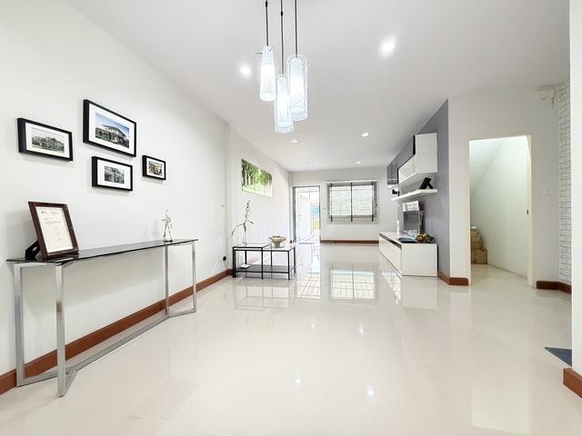 ประกาศฟรี! ซื้อ-ขาย-เช่า คอนโด บ้าน ทาวน์โฮม ที่ดิน และพื้นที่เชิงพาณิชย์ทั่วประเทศไทย ทุกทำเล ทุกงบประมาณ ไม่มีค่าใช้จ่าย ลงง่าย ขายไว เข้าถึงผู้ซื้อโดยตรง 3 511694pic2.jpg