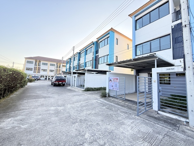 ประกาศฟรี! ซื้อ-ขาย-เช่า คอนโด บ้าน ทาวน์โฮม ที่ดิน และพื้นที่เชิงพาณิชย์ทั่วประเทศไทย ทุกทำเล ทุกงบประมาณ ไม่มีค่าใช้จ่าย ลงง่าย ขายไว เข้าถึงผู้ซื้อโดยตรง 3 511692pic2.jpg