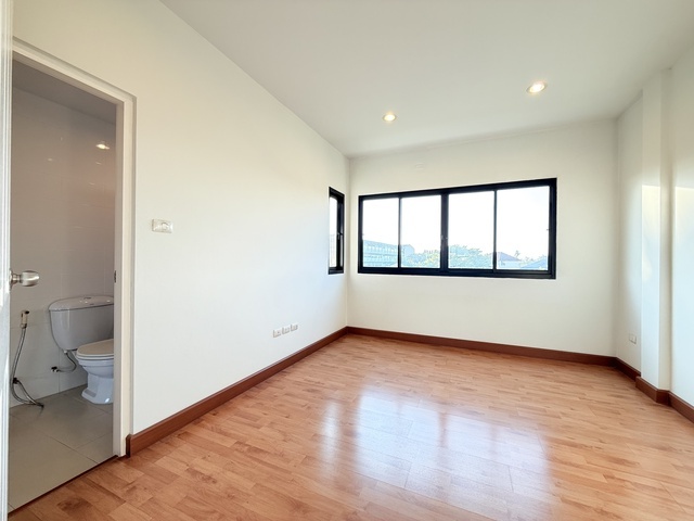 ประกาศฟรี! ซื้อ-ขาย-เช่า คอนโด บ้าน ทาวน์โฮม ที่ดิน และพื้นที่เชิงพาณิชย์ทั่วประเทศไทย ทุกทำเล ทุกงบประมาณ ไม่มีค่าใช้จ่าย ลงง่าย ขายไว เข้าถึงผู้ซื้อโดยตรง 5 511692pic4.jpg