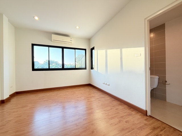 ประกาศฟรี! ซื้อ-ขาย-เช่า คอนโด บ้าน ทาวน์โฮม ที่ดิน และพื้นที่เชิงพาณิชย์ทั่วประเทศไทย ทุกทำเล ทุกงบประมาณ ไม่มีค่าใช้จ่าย ลงง่าย ขายไว เข้าถึงผู้ซื้อโดยตรง 5 511690pic4.jpg