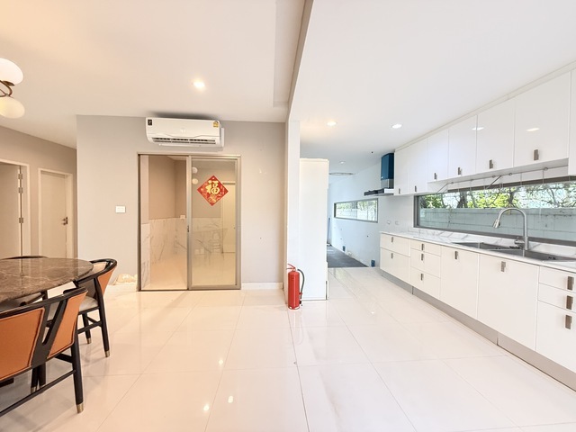 ประกาศฟรี! ซื้อ-ขาย-เช่า คอนโด บ้าน ทาวน์โฮม ที่ดิน และพื้นที่เชิงพาณิชย์ทั่วประเทศไทย ทุกทำเล ทุกงบประมาณ ไม่มีค่าใช้จ่าย ลงง่าย ขายไว เข้าถึงผู้ซื้อโดยตรง 5 511628pic4.jpg