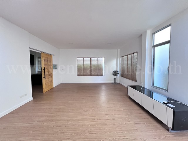 ประกาศฟรี! ซื้อ-ขาย-เช่า คอนโด บ้าน ทาวน์โฮม ที่ดิน และพื้นที่เชิงพาณิชย์ทั่วประเทศไทย ทุกทำเล ทุกงบประมาณ ไม่มีค่าใช้จ่าย ลงง่าย ขายไว เข้าถึงผู้ซื้อโดยตรง 4 292958pic3.jpg