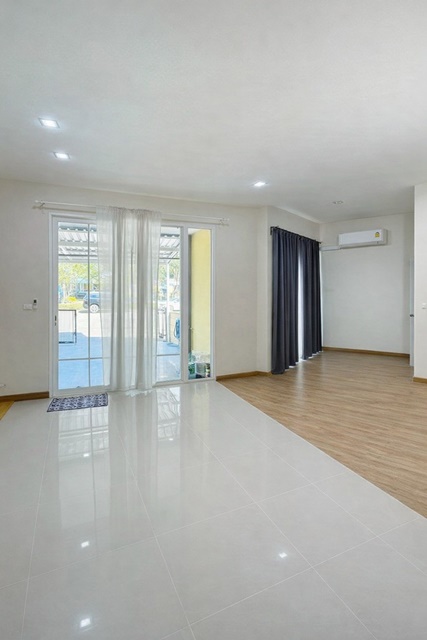 ประกาศฟรี! ซื้อ-ขาย-เช่า คอนโด บ้าน ทาวน์โฮม ที่ดิน และพื้นที่เชิงพาณิชย์ทั่วประเทศไทย ทุกทำเล ทุกงบประมาณ ไม่มีค่าใช้จ่าย ลงง่าย ขายไว เข้าถึงผู้ซื้อโดยตรง 3 313973pic2.jpg