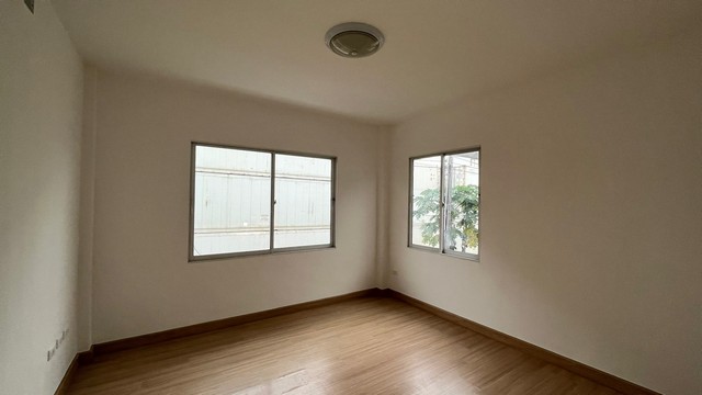 ประกาศฟรี! ซื้อ-ขาย-เช่า คอนโด บ้าน ทาวน์โฮม ที่ดิน และพื้นที่เชิงพาณิชย์ทั่วประเทศไทย ทุกทำเล ทุกงบประมาณ ไม่มีค่าใช้จ่าย ลงง่าย ขายไว เข้าถึงผู้ซื้อโดยตรง 5 249393pic4.jpg