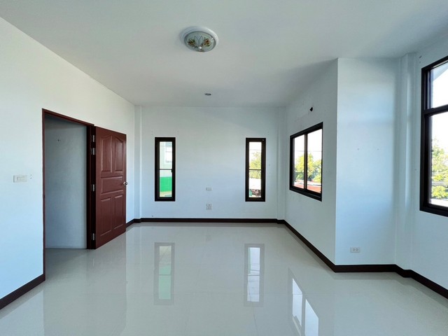 ประกาศฟรี! ซื้อ-ขาย-เช่า คอนโด บ้าน ทาวน์โฮม ที่ดิน และพื้นที่เชิงพาณิชย์ทั่วประเทศไทย ทุกทำเล ทุกงบประมาณ ไม่มีค่าใช้จ่าย ลงง่าย ขายไว เข้าถึงผู้ซื้อโดยตรง 3 249391pic2.jpg