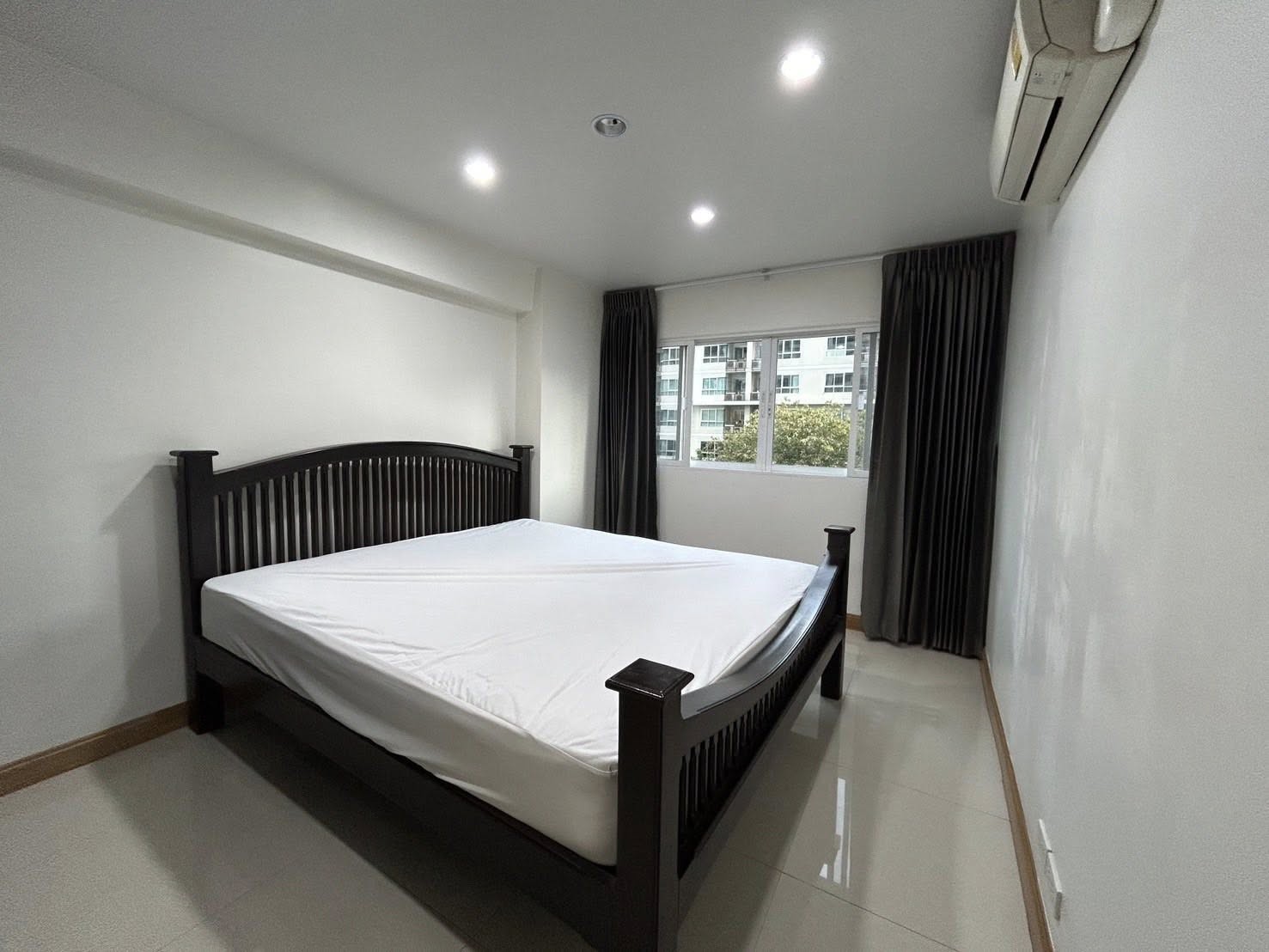 ประกาศฟรี! ซื้อ-ขาย-เช่า คอนโด บ้าน ทาวน์โฮม ที่ดิน และพื้นที่เชิงพาณิชย์ทั่วประเทศไทย ทุกทำเล ทุกงบประมาณ ไม่มีค่าใช้จ่าย ลงง่าย ขายไว เข้าถึงผู้ซื้อโดยตรง 5 512083pic4.jpg