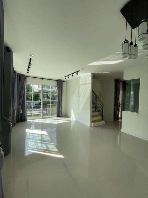 ประกาศฟรี! ซื้อ-ขาย-เช่า คอนโด บ้าน ทาวน์โฮม ที่ดิน และพื้นที่เชิงพาณิชย์ทั่วประเทศไทย ทุกทำเล ทุกงบประมาณ ไม่มีค่าใช้จ่าย ลงง่าย ขายไว เข้าถึงผู้ซื้อโดยตรง 3 511701pic2.jpg