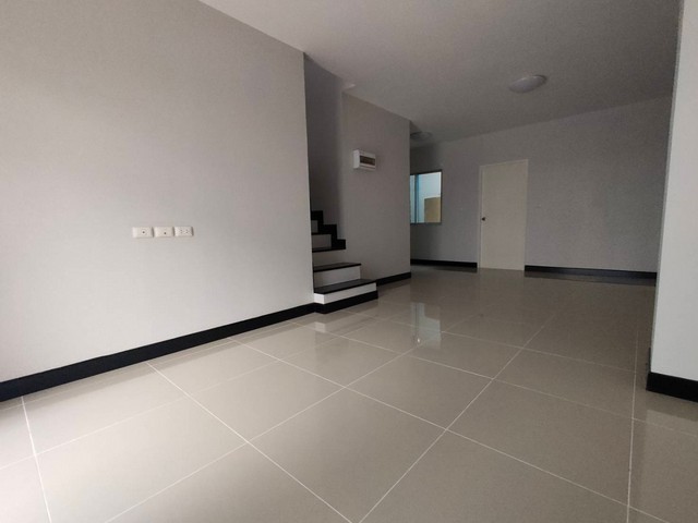 ประกาศฟรี! ซื้อ-ขาย-เช่า คอนโด บ้าน ทาวน์โฮม ที่ดิน และพื้นที่เชิงพาณิชย์ทั่วประเทศไทย ทุกทำเล ทุกงบประมาณ ไม่มีค่าใช้จ่าย ลงง่าย ขายไว เข้าถึงผู้ซื้อโดยตรง 5 249413pic4.jpg