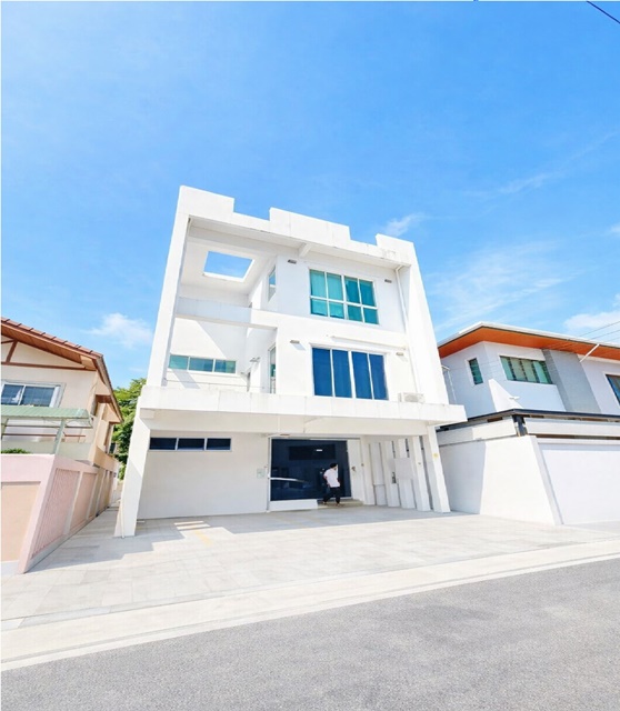 ประกาศฟรี! ซื้อ-ขาย-เช่า คอนโด บ้าน ทาวน์โฮม ที่ดิน และพื้นที่เชิงพาณิชย์ทั่วประเทศไทย ทุกทำเล ทุกงบประมาณ ไม่มีค่าใช้จ่าย ลงง่าย ขายไว เข้าถึงผู้ซื้อโดยตรง 2 249781pic1.jpg