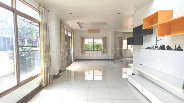 ประกาศฟรี! ซื้อ-ขาย-เช่า คอนโด บ้าน ทาวน์โฮม ที่ดิน และพื้นที่เชิงพาณิชย์ทั่วประเทศไทย ทุกทำเล ทุกงบประมาณ ไม่มีค่าใช้จ่าย ลงง่าย ขายไว เข้าถึงผู้ซื้อโดยตรง 5 291101pic4.jpg