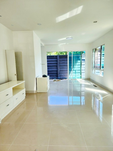 ประกาศฟรี! ซื้อ-ขาย-เช่า คอนโด บ้าน ทาวน์โฮม ที่ดิน และพื้นที่เชิงพาณิชย์ทั่วประเทศไทย ทุกทำเล ทุกงบประมาณ ไม่มีค่าใช้จ่าย ลงง่าย ขายไว เข้าถึงผู้ซื้อโดยตรง 3 249881pic2.jpg