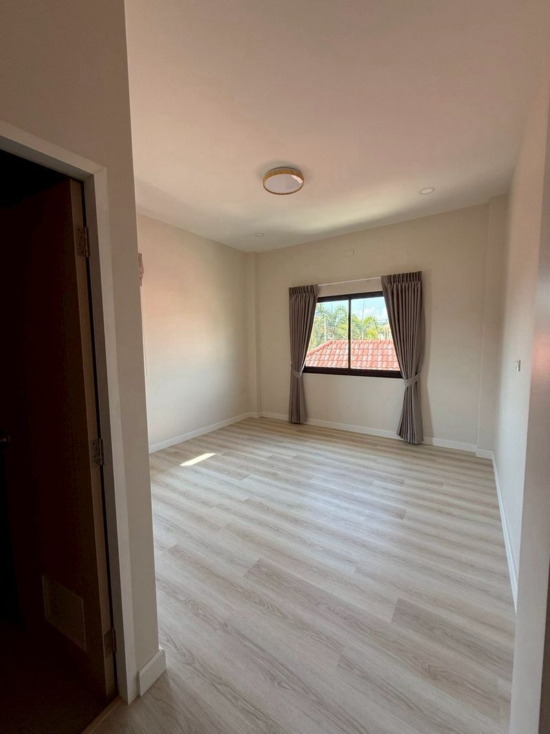 ประกาศฟรี! ซื้อ-ขาย-เช่า คอนโด บ้าน ทาวน์โฮม ที่ดิน และพื้นที่เชิงพาณิชย์ทั่วประเทศไทย ทุกทำเล ทุกงบประมาณ ไม่มีค่าใช้จ่าย ลงง่าย ขายไว เข้าถึงผู้ซื้อโดยตรง 5 250075pic4.jpg