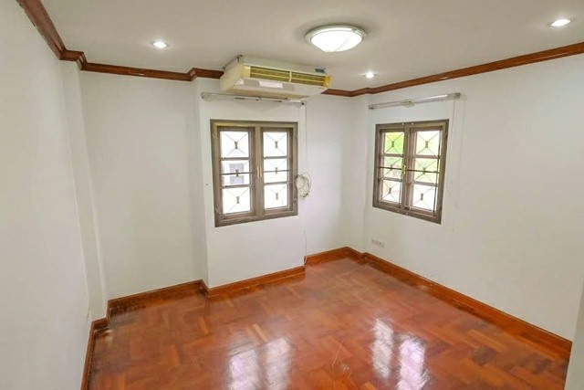 ประกาศฟรี! ซื้อ-ขาย-เช่า คอนโด บ้าน ทาวน์โฮม ที่ดิน และพื้นที่เชิงพาณิชย์ทั่วประเทศไทย ทุกทำเล ทุกงบประมาณ ไม่มีค่าใช้จ่าย ลงง่าย ขายไว เข้าถึงผู้ซื้อโดยตรง 5 314302pic4.jpg