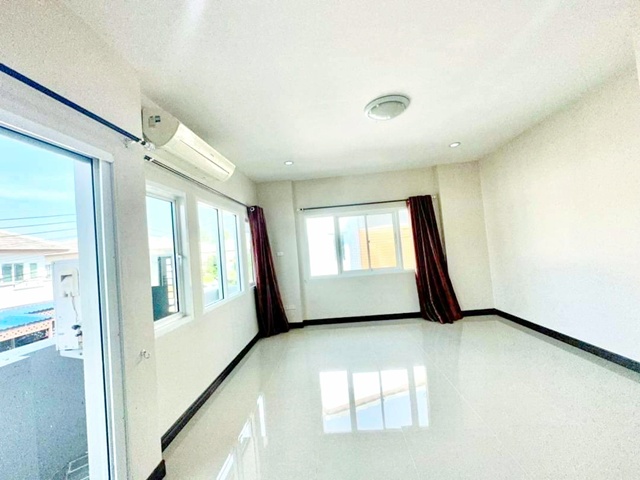 ประกาศฟรี! ซื้อ-ขาย-เช่า คอนโด บ้าน ทาวน์โฮม ที่ดิน และพื้นที่เชิงพาณิชย์ทั่วประเทศไทย ทุกทำเล ทุกงบประมาณ ไม่มีค่าใช้จ่าย ลงง่าย ขายไว เข้าถึงผู้ซื้อโดยตรง 5 314409pic4.jpg