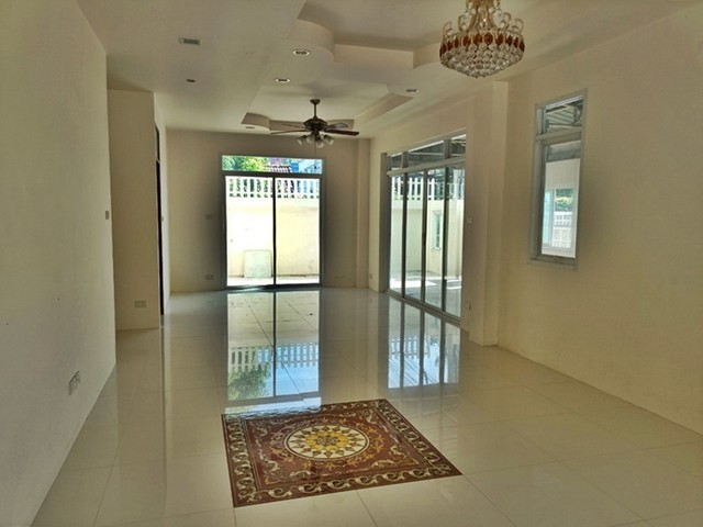 ประกาศฟรี! ซื้อ-ขาย-เช่า คอนโด บ้าน ทาวน์โฮม ที่ดิน และพื้นที่เชิงพาณิชย์ทั่วประเทศไทย ทุกทำเล ทุกงบประมาณ ไม่มีค่าใช้จ่าย ลงง่าย ขายไว เข้าถึงผู้ซื้อโดยตรง 5 251087pic4.jpg