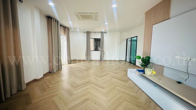 ประกาศฟรี! ซื้อ-ขาย-เช่า คอนโด บ้าน ทาวน์โฮม ที่ดิน และพื้นที่เชิงพาณิชย์ทั่วประเทศไทย ทุกทำเล ทุกงบประมาณ ไม่มีค่าใช้จ่าย ลงง่าย ขายไว เข้าถึงผู้ซื้อโดยตรง 5 249165pic4.jpg