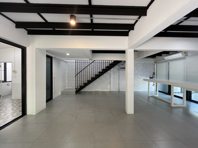 ประกาศฟรี! ซื้อ-ขาย-เช่า คอนโด บ้าน ทาวน์โฮม ที่ดิน และพื้นที่เชิงพาณิชย์ทั่วประเทศไทย ทุกทำเล ทุกงบประมาณ ไม่มีค่าใช้จ่าย ลงง่าย ขายไว เข้าถึงผู้ซื้อโดยตรง 5 512404pic4.jpg