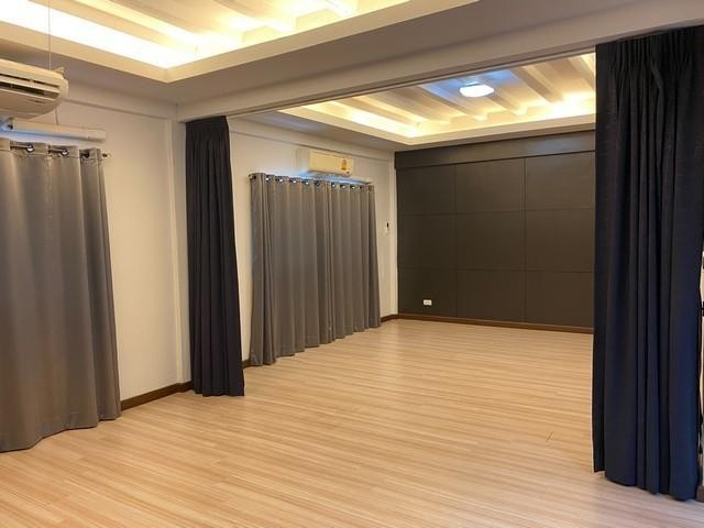 ประกาศฟรี! ซื้อ-ขาย-เช่า คอนโด บ้าน ทาวน์โฮม ที่ดิน และพื้นที่เชิงพาณิชย์ทั่วประเทศไทย ทุกทำเล ทุกงบประมาณ ไม่มีค่าใช้จ่าย ลงง่าย ขายไว เข้าถึงผู้ซื้อโดยตรง 4 512513pic3.jpg