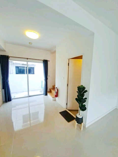 ประกาศฟรี! ซื้อ-ขาย-เช่า คอนโด บ้าน ทาวน์โฮม ที่ดิน และพื้นที่เชิงพาณิชย์ทั่วประเทศไทย ทุกทำเล ทุกงบประมาณ ไม่มีค่าใช้จ่าย ลงง่าย ขายไว เข้าถึงผู้ซื้อโดยตรง 5 251756pic4.jpg