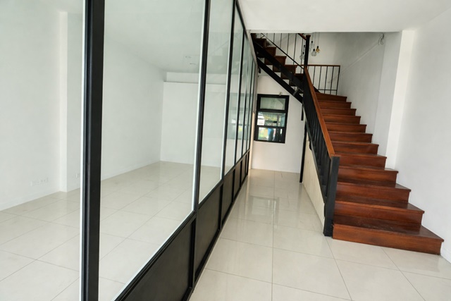 ประกาศฟรี! ซื้อ-ขาย-เช่า คอนโด บ้าน ทาวน์โฮม ที่ดิน และพื้นที่เชิงพาณิชย์ทั่วประเทศไทย ทุกทำเล ทุกงบประมาณ ไม่มีค่าใช้จ่าย ลงง่าย ขายไว เข้าถึงผู้ซื้อโดยตรง 5 251728pic4.jpg