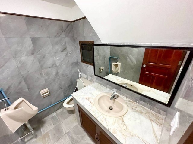 ประกาศฟรี! ซื้อ-ขาย-เช่า คอนโด บ้าน ทาวน์โฮม ที่ดิน และพื้นที่เชิงพาณิชย์ทั่วประเทศไทย ทุกทำเล ทุกงบประมาณ ไม่มีค่าใช้จ่าย ลงง่าย ขายไว เข้าถึงผู้ซื้อโดยตรง 5 513682pic4.jpg