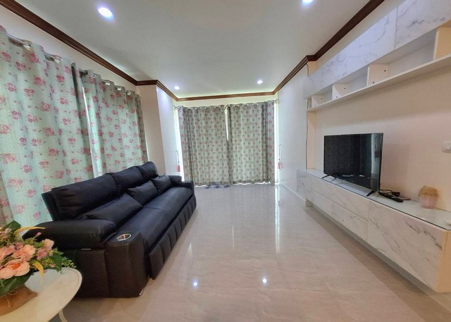 ประกาศฟรี! ซื้อ-ขาย-เช่า คอนโด บ้าน ทาวน์โฮม ที่ดิน และพื้นที่เชิงพาณิชย์ทั่วประเทศไทย ทุกทำเล ทุกงบประมาณ ไม่มีค่าใช้จ่าย ลงง่าย ขายไว เข้าถึงผู้ซื้อโดยตรง 4 311600pic3.jpg