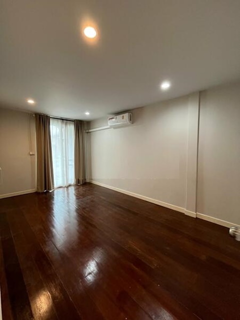 ประกาศฟรี! ซื้อ-ขาย-เช่า คอนโด บ้าน ทาวน์โฮม ที่ดิน และพื้นที่เชิงพาณิชย์ทั่วประเทศไทย ทุกทำเล ทุกงบประมาณ ไม่มีค่าใช้จ่าย ลงง่าย ขายไว เข้าถึงผู้ซื้อโดยตรง 3 251833pic2.jpg