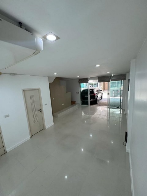 ประกาศฟรี! ซื้อ-ขาย-เช่า คอนโด บ้าน ทาวน์โฮม ที่ดิน และพื้นที่เชิงพาณิชย์ทั่วประเทศไทย ทุกทำเล ทุกงบประมาณ ไม่มีค่าใช้จ่าย ลงง่าย ขายไว เข้าถึงผู้ซื้อโดยตรง 2 512822pic1.jpg