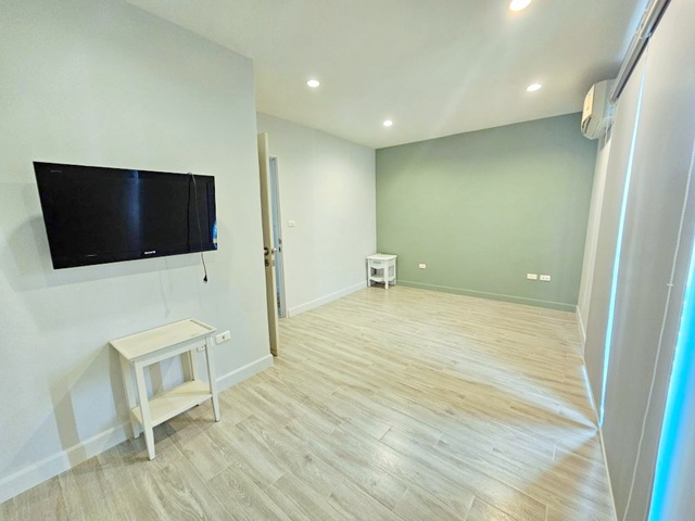 ประกาศฟรี! ซื้อ-ขาย-เช่า คอนโด บ้าน ทาวน์โฮม ที่ดิน และพื้นที่เชิงพาณิชย์ทั่วประเทศไทย ทุกทำเล ทุกงบประมาณ ไม่มีค่าใช้จ่าย ลงง่าย ขายไว เข้าถึงผู้ซื้อโดยตรง 4 252097pic3.jpg