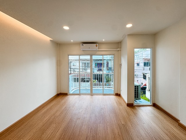 ประกาศฟรี! ซื้อ-ขาย-เช่า คอนโด บ้าน ทาวน์โฮม ที่ดิน และพื้นที่เชิงพาณิชย์ทั่วประเทศไทย ทุกทำเล ทุกงบประมาณ ไม่มีค่าใช้จ่าย ลงง่าย ขายไว เข้าถึงผู้ซื้อโดยตรง 5 495658pic4.jpg