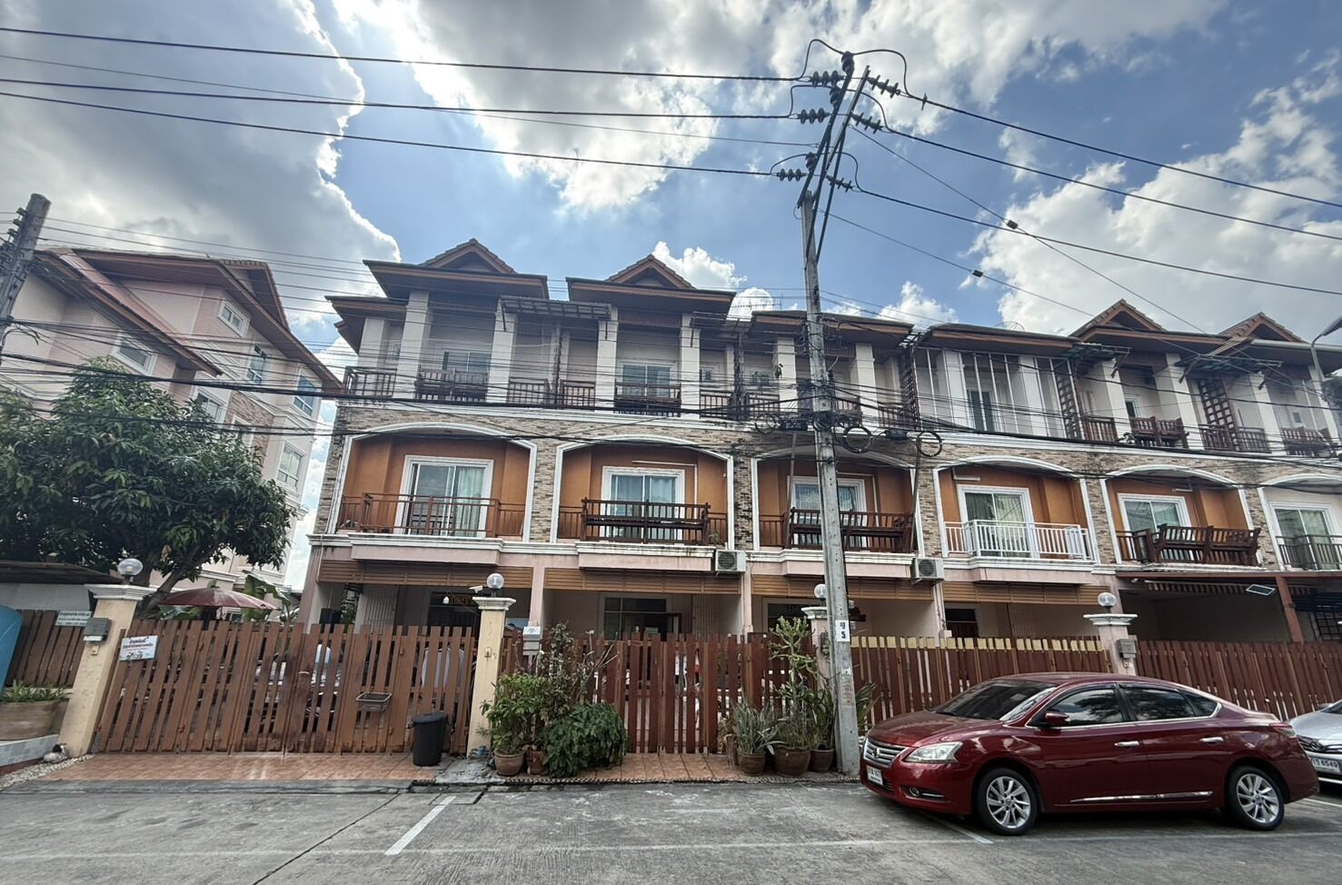 ประกาศฟรี! ซื้อ-ขาย-เช่า คอนโด บ้าน ทาวน์โฮม ที่ดิน และพื้นที่เชิงพาณิชย์ทั่วประเทศไทย ทุกทำเล ทุกงบประมาณ ไม่มีค่าใช้จ่าย ลงง่าย ขายไว เข้าถึงผู้ซื้อโดยตรง 3 315004pic2.jpg