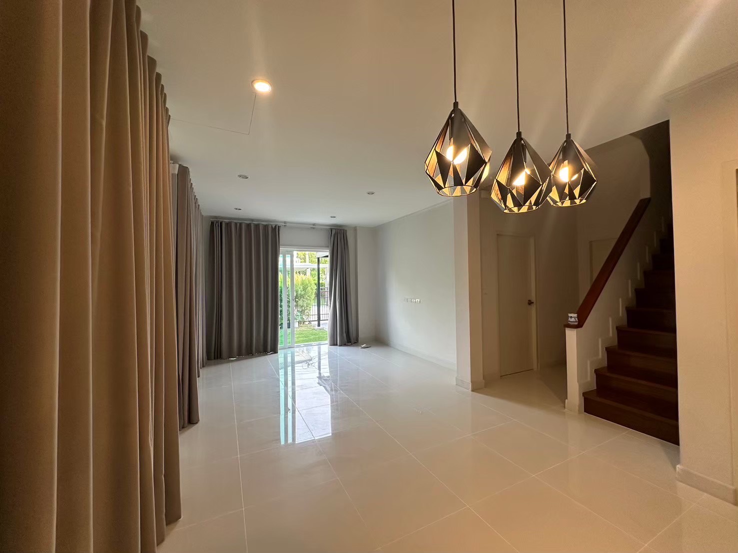 ประกาศฟรี! ซื้อ-ขาย-เช่า คอนโด บ้าน ทาวน์โฮม ที่ดิน และพื้นที่เชิงพาณิชย์ทั่วประเทศไทย ทุกทำเล ทุกงบประมาณ ไม่มีค่าใช้จ่าย ลงง่าย ขายไว เข้าถึงผู้ซื้อโดยตรง 3 315016pic2.jpg