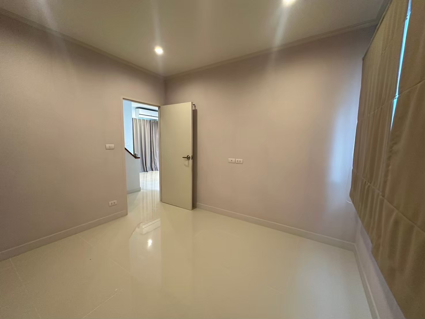 ประกาศฟรี! ซื้อ-ขาย-เช่า คอนโด บ้าน ทาวน์โฮม ที่ดิน และพื้นที่เชิงพาณิชย์ทั่วประเทศไทย ทุกทำเล ทุกงบประมาณ ไม่มีค่าใช้จ่าย ลงง่าย ขายไว เข้าถึงผู้ซื้อโดยตรง 5 315016pic4.jpg