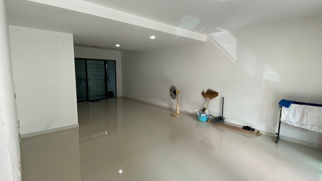 ประกาศฟรี! ซื้อ-ขาย-เช่า คอนโด บ้าน ทาวน์โฮม ที่ดิน และพื้นที่เชิงพาณิชย์ทั่วประเทศไทย ทุกทำเล ทุกงบประมาณ ไม่มีค่าใช้จ่าย ลงง่าย ขายไว เข้าถึงผู้ซื้อโดยตรง 5 513290pic4.jpg