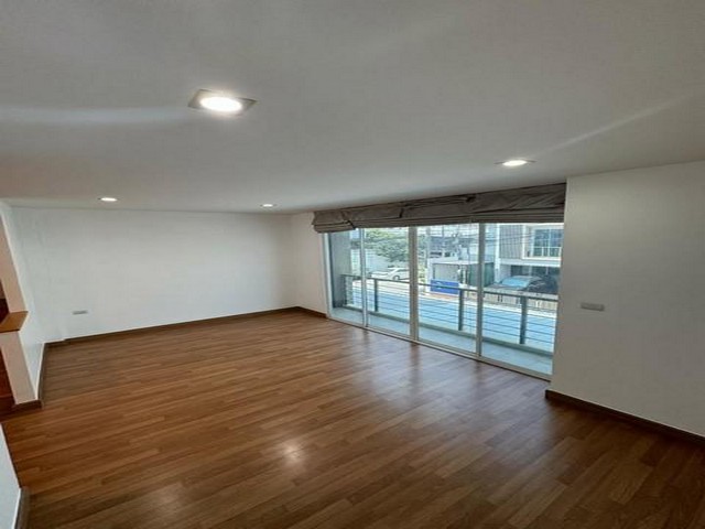 ประกาศฟรี! ซื้อ-ขาย-เช่า คอนโด บ้าน ทาวน์โฮม ที่ดิน และพื้นที่เชิงพาณิชย์ทั่วประเทศไทย ทุกทำเล ทุกงบประมาณ ไม่มีค่าใช้จ่าย ลงง่าย ขายไว เข้าถึงผู้ซื้อโดยตรง 4 513279pic3.jpg